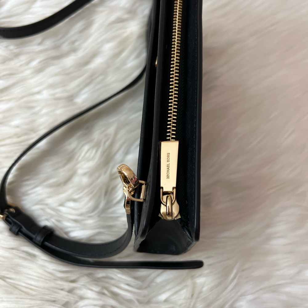 Michael Kors Elegant Black Crossbody Bag - Picture 6 of 9